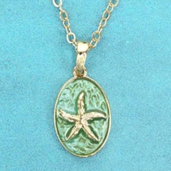 NO 3 Gold & Green Resin Seaside Starfish Medallion Necklace NWT - Picture 3 of 5